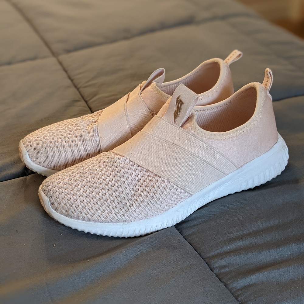 Avia simple slip on shoes